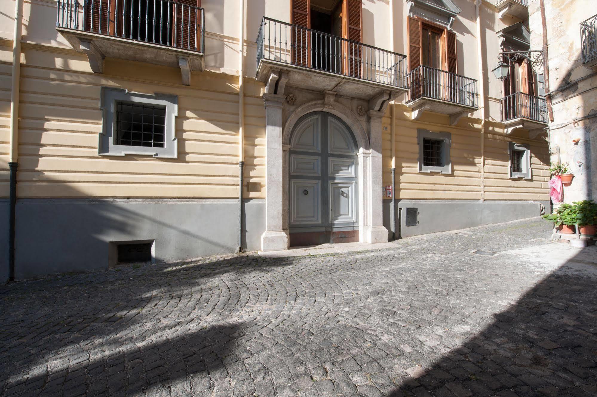 ヴェナフロ Dimora Del Prete Di Belmonte Bed & Breakfast エクステリア 写真