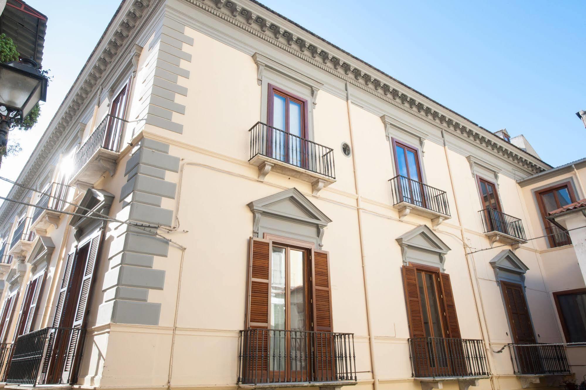 ヴェナフロ Dimora Del Prete Di Belmonte Bed & Breakfast エクステリア 写真