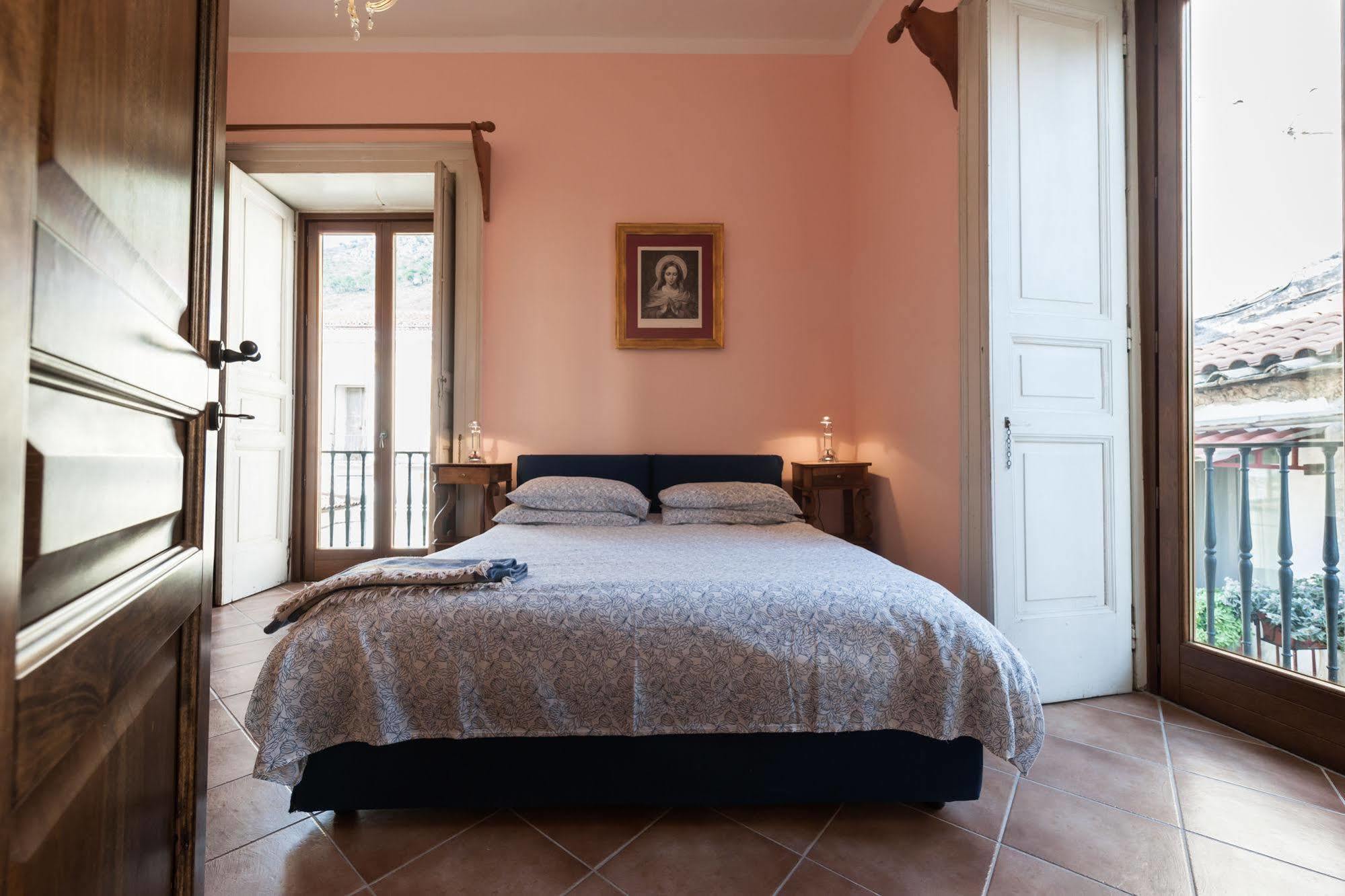 ヴェナフロ Dimora Del Prete Di Belmonte Bed & Breakfast エクステリア 写真
